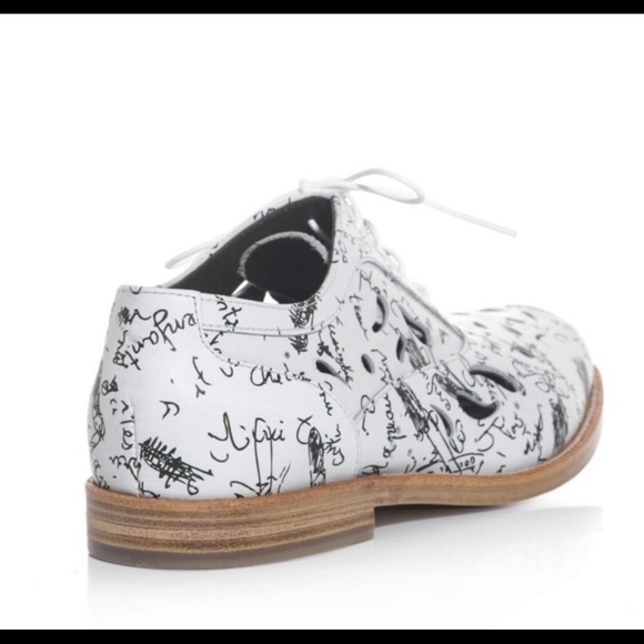 Authentic Julien David Oxford shoes in white with black scribble size 40 - Picture 2 of 8